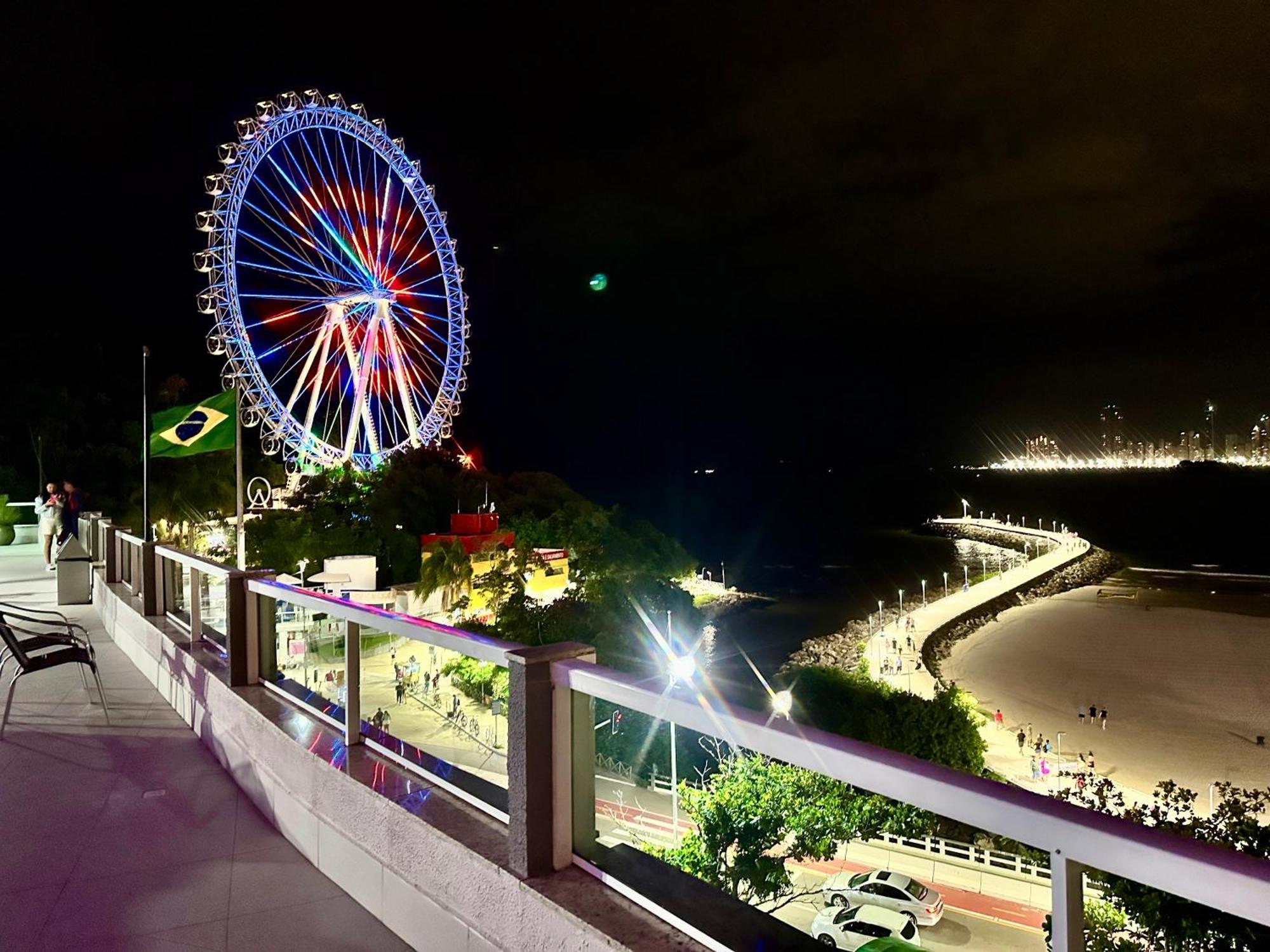 Roda Gigante, Garagem E Piscina Balneario Camboriu Exterior photo